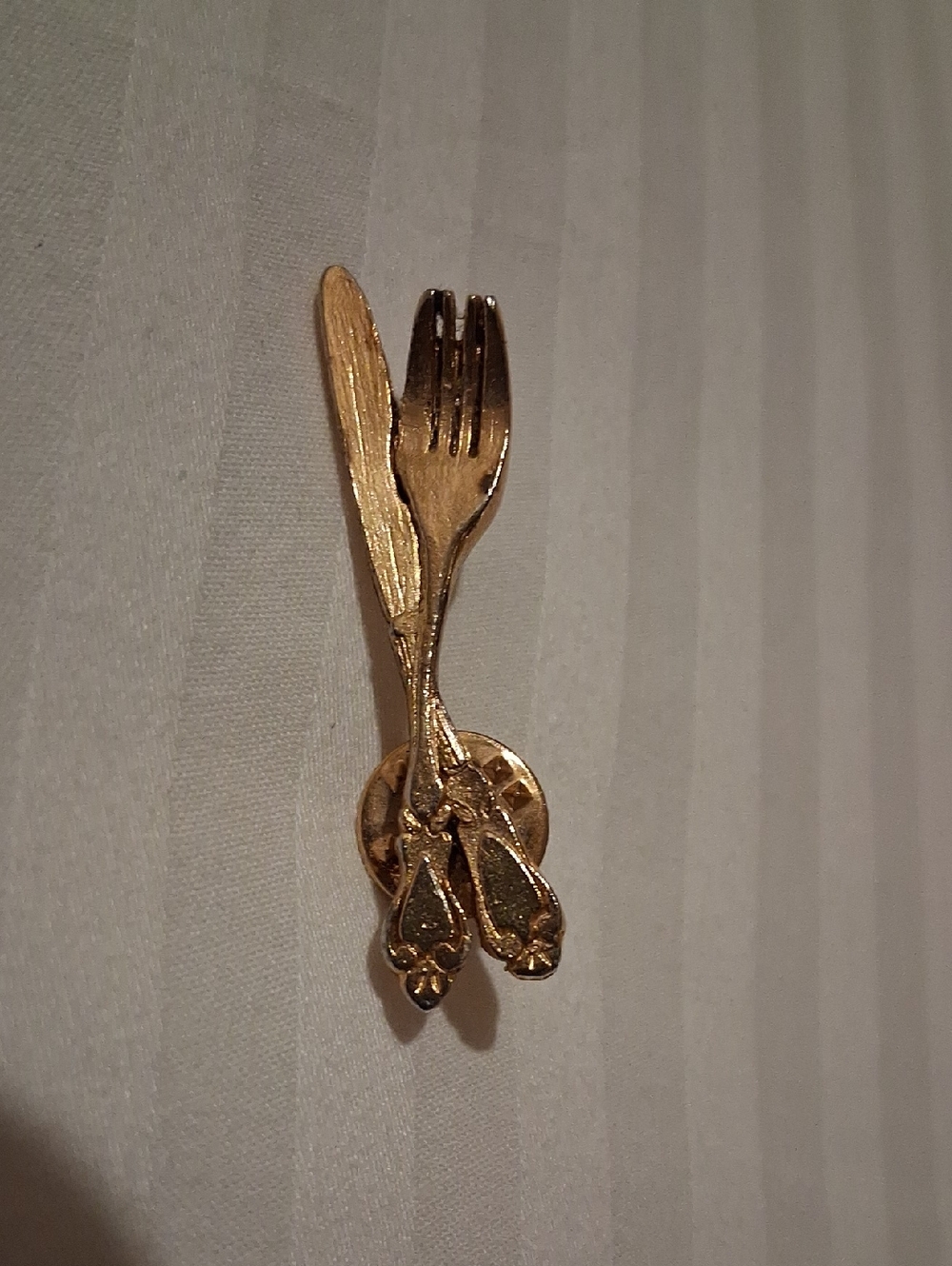 Unisex Gold Fork & Knife Decorative Pin